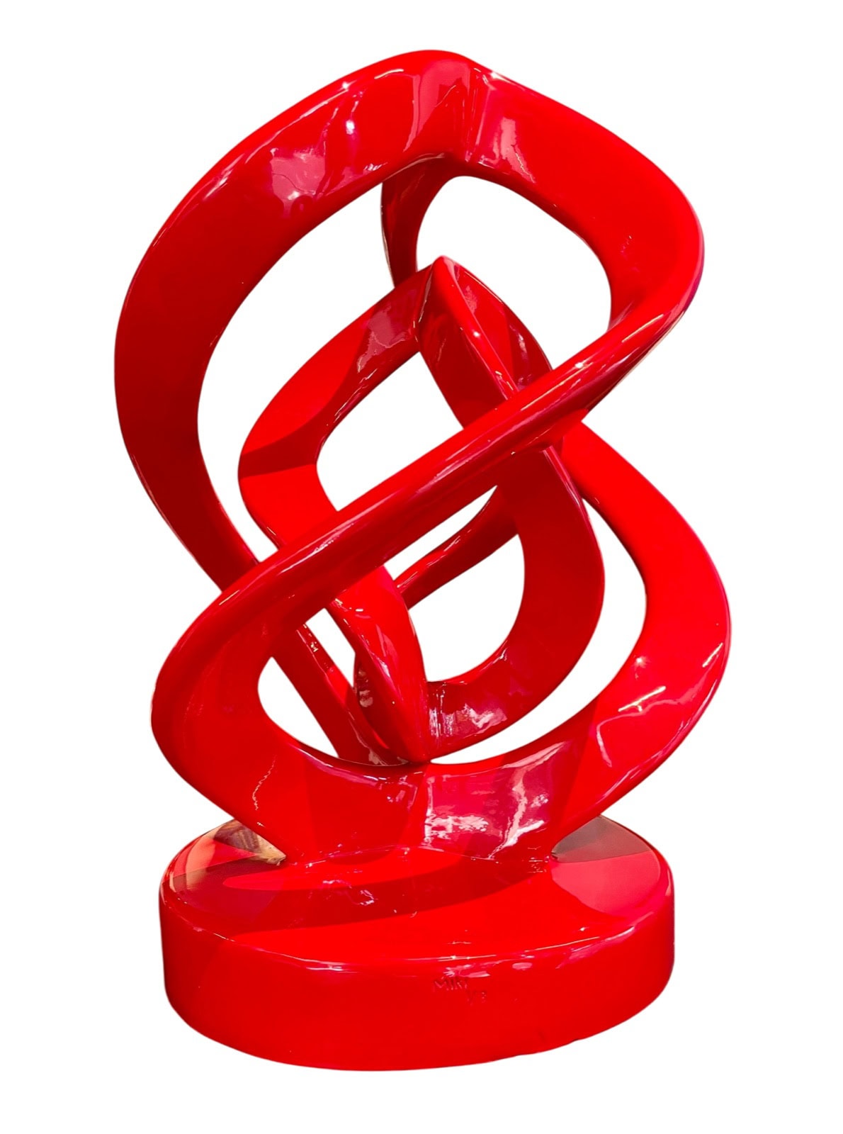 Miki: escultura contemporánea mexicana en bronce y laca automotiva