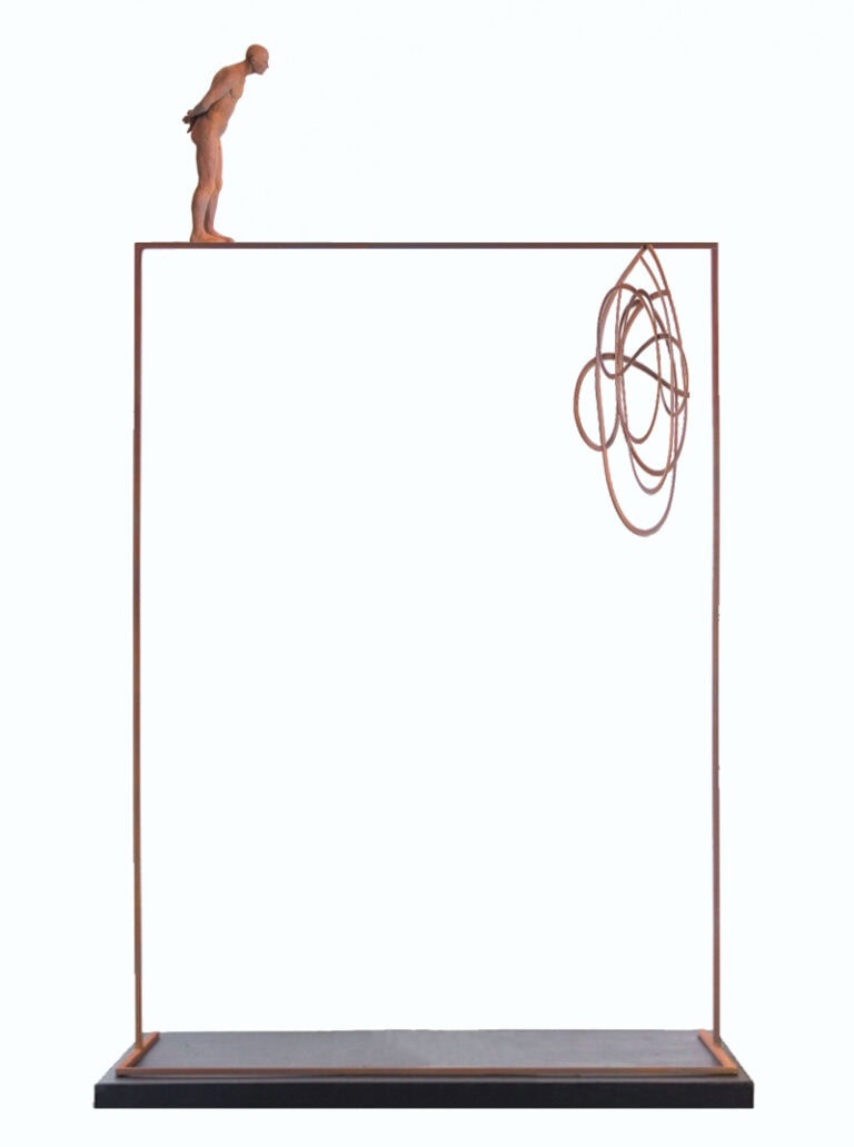 Obra "El Hilo de la Vida, Hierro y Bronce, 200 x 100 x 50 cm, por Alberto Spinetti — Aura Galerías" de Alberto Spinetti, representada por Aura Galerías